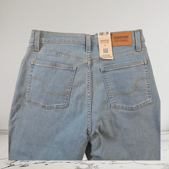 Signature By Levi's Women's High Rise Straight Leg Jean Size 8 - Picture 5 of 9